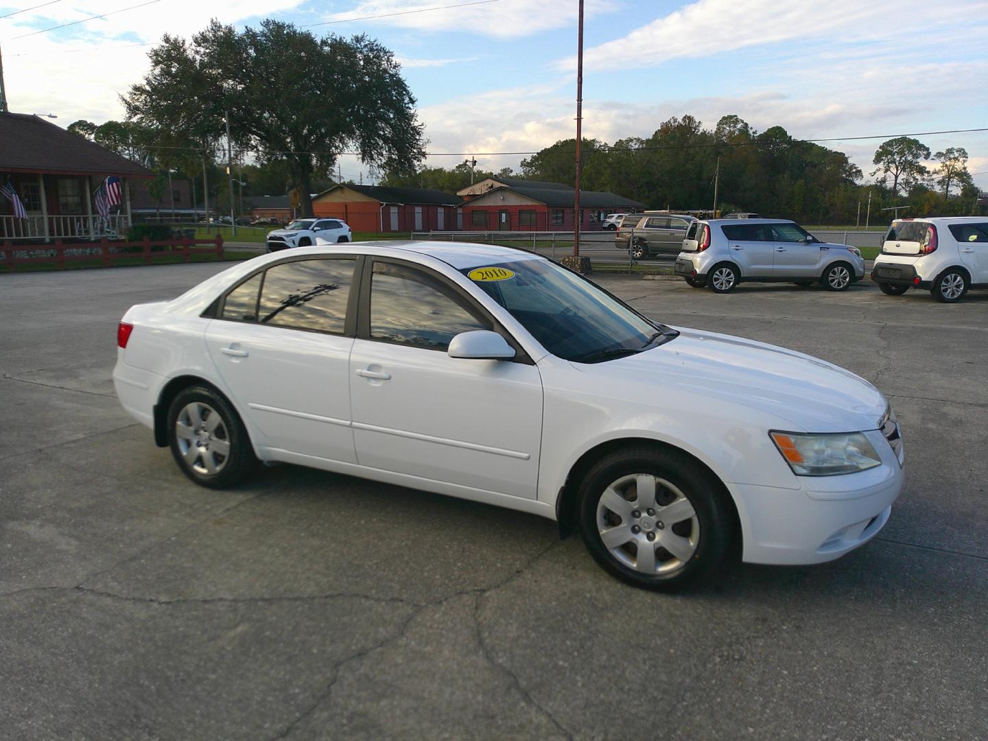 2010 WHITE HYUNDAI SONATA GLS (5NPET4AC9AH) , located at 1200 Cassat Avenue, Jacksonville, FL, 32205, (904) 695-1885, 30.302404, -81.731033 - Photo#2